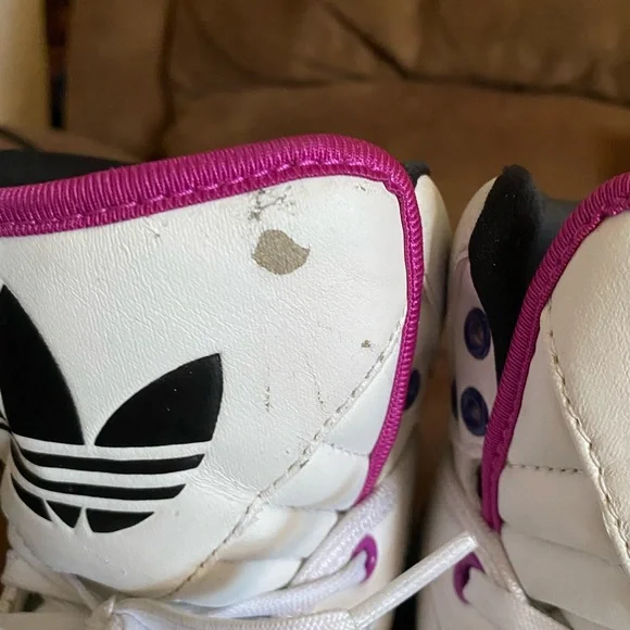 Adidas size men’s 9 in a 9/10 shape ! Men or women can wear them. - Picture 3 of 13